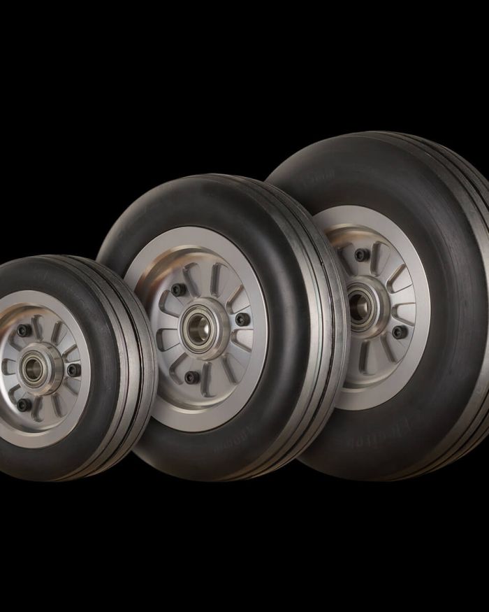 Main wheel(s) + brake(s)
